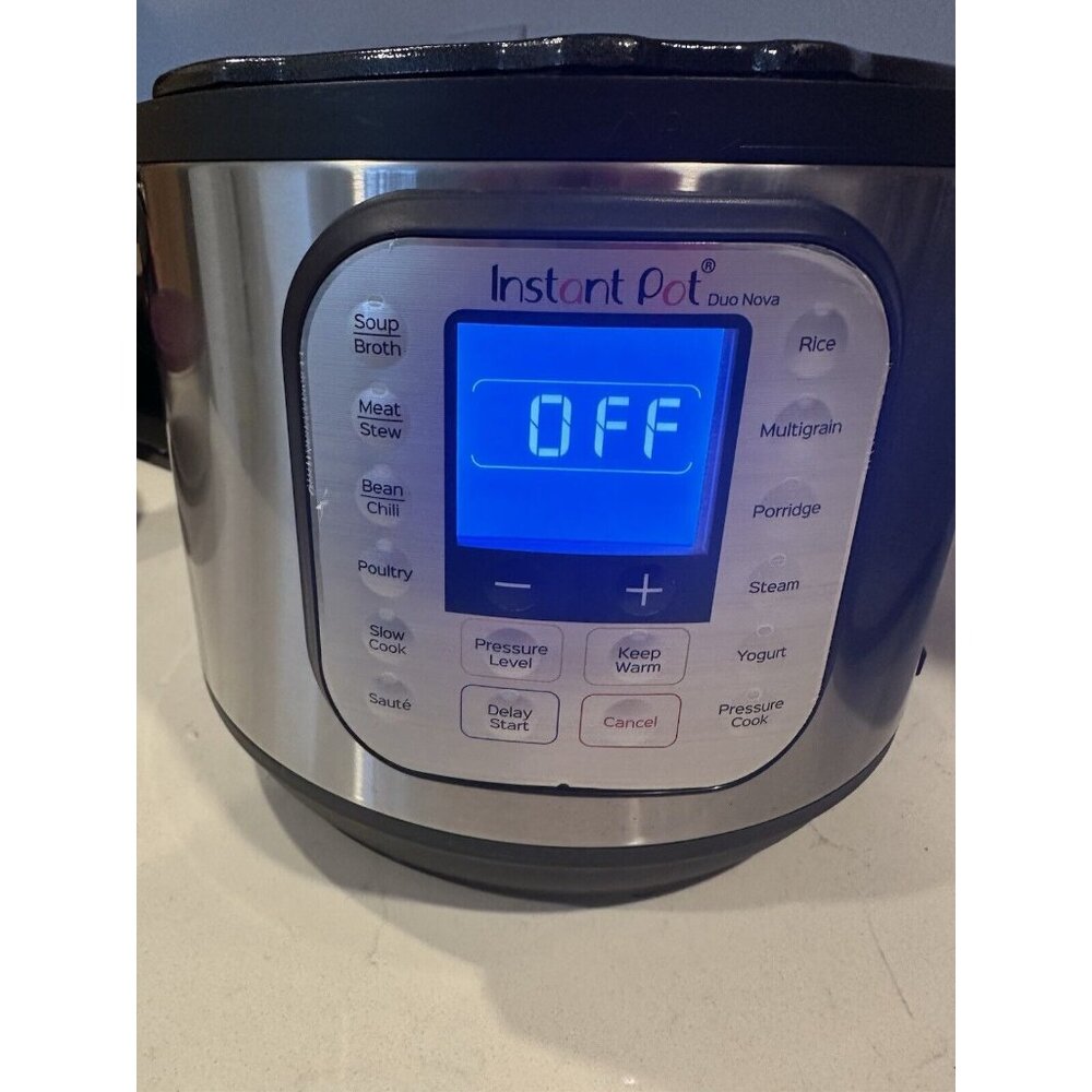 Black and Silver Cookware Pressure Cooker